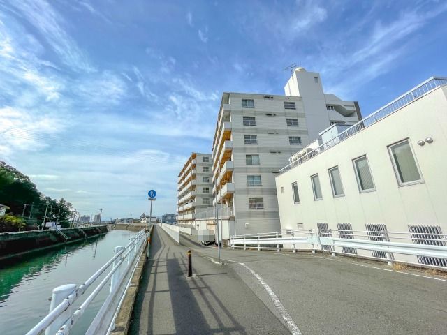建物外観　外観は落ち着いています