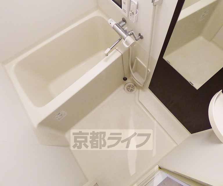 バス・シャワールーム　清潔感あるバスルーム