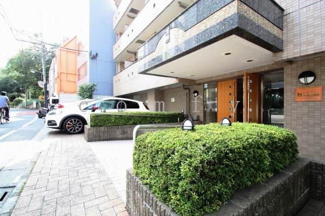 建物外観　市ヶ谷駅３分の好立地