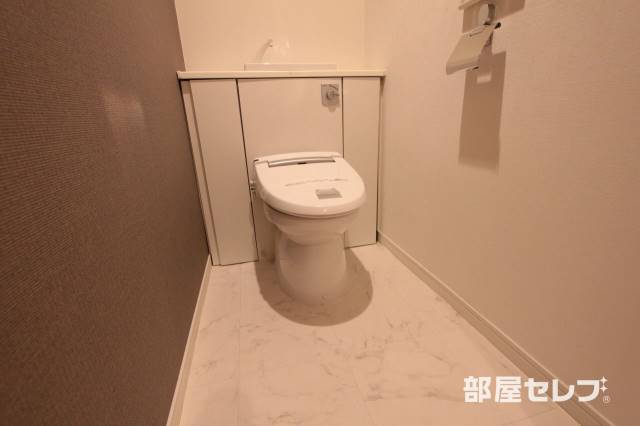 トイレ　清潔感のある色合いです
