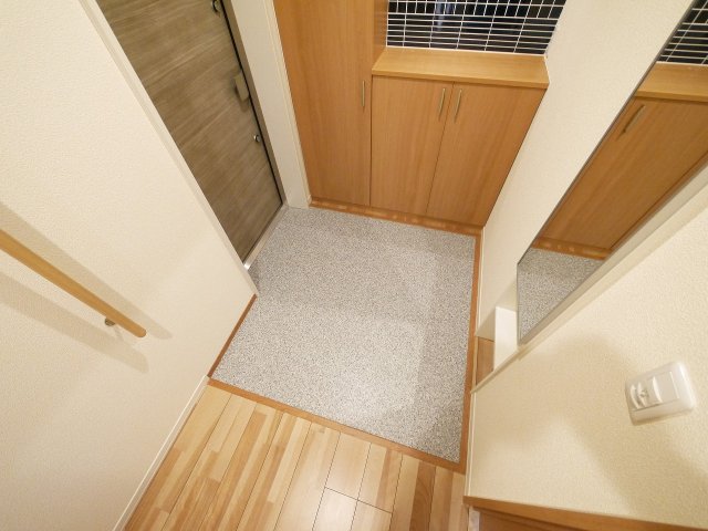 玄関　収納もある玄関です
