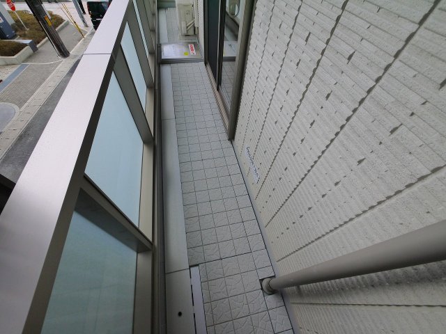 バルコニー　暖かな日差しのふりそそぐバルコニー