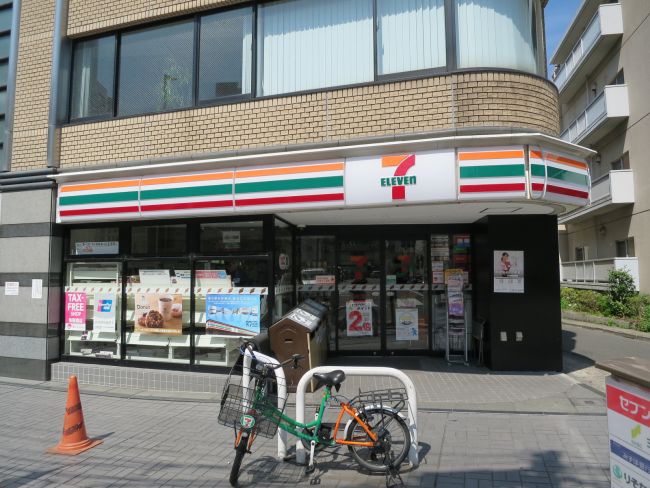 コンビニ　セブンイレブン（コンビニ）まで208m