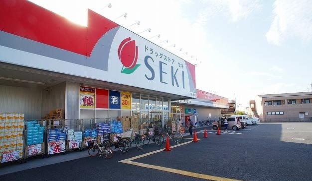 ドラックストア　ドラッグストアセキ新河岸店（ドラッグストア）まで700m