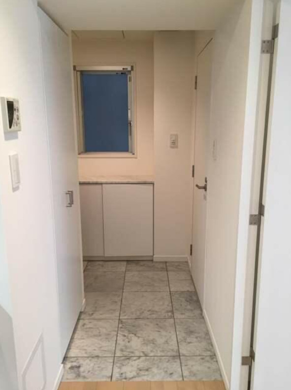 玄関　※別部屋の参考写真です。