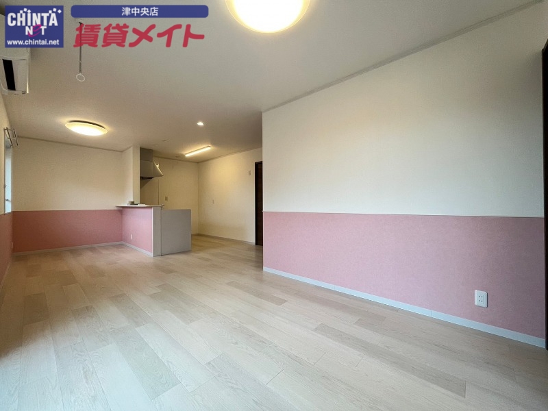 居室・リビング　同物件別部屋写真