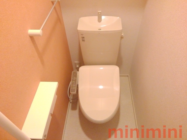 阪急京都線 高槻市駅 徒歩32分 2階建 築7年のトイレ写真