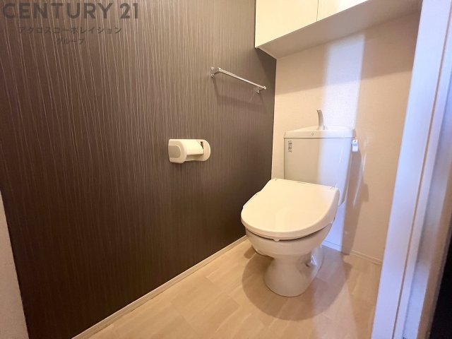 トイレ　温水洗浄便座付きのトイレです♪
