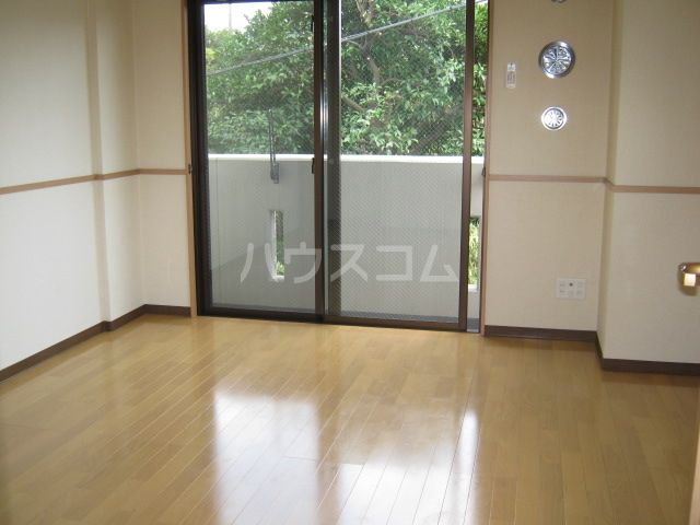 エヴァーリビオンの居間写真