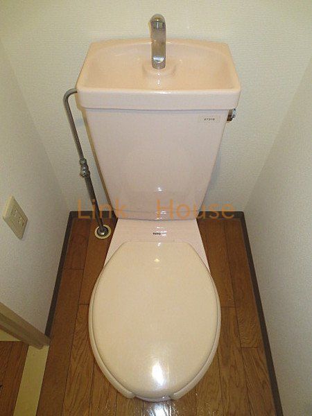 都営新宿線 船堀駅 徒歩8分 5階建 築32年のトイレ写真