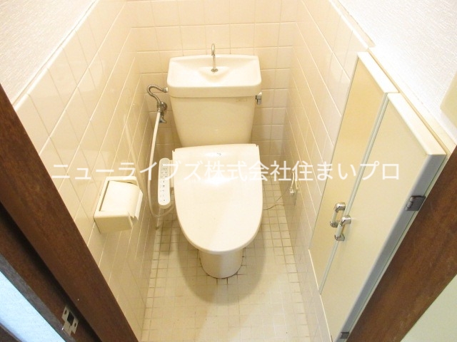 京阪本線 萱島駅 徒歩8分 3階建 築34年のトイレ写真