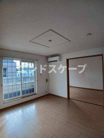 ＪＲ上越線 高崎問屋町駅 徒歩10分 2階建 築19年の居間写真