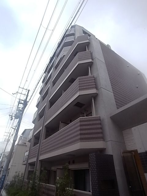 エントランス　落ち着いたエントランスです