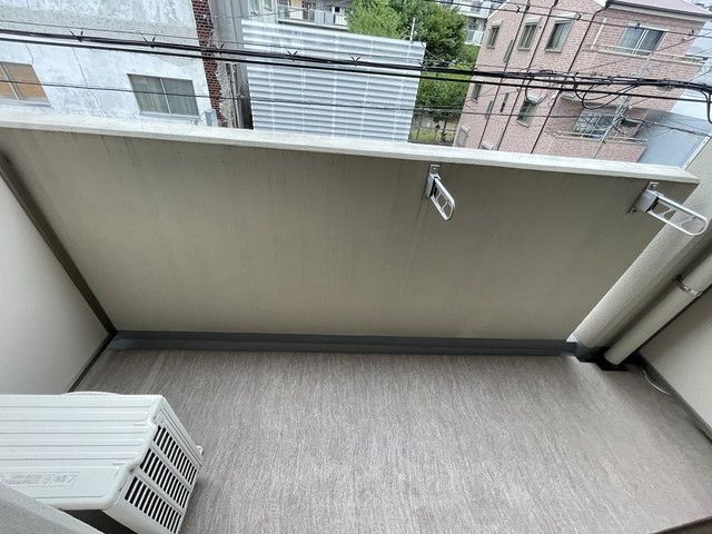バルコニー　バルコニーからの眺めを楽しみながら食事をしませんか