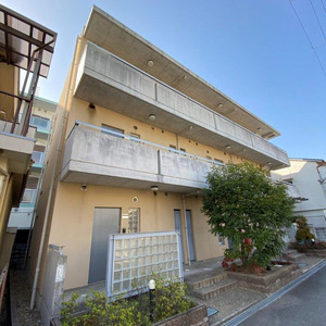 建物外観　モニター付きインターホンで安心です♪