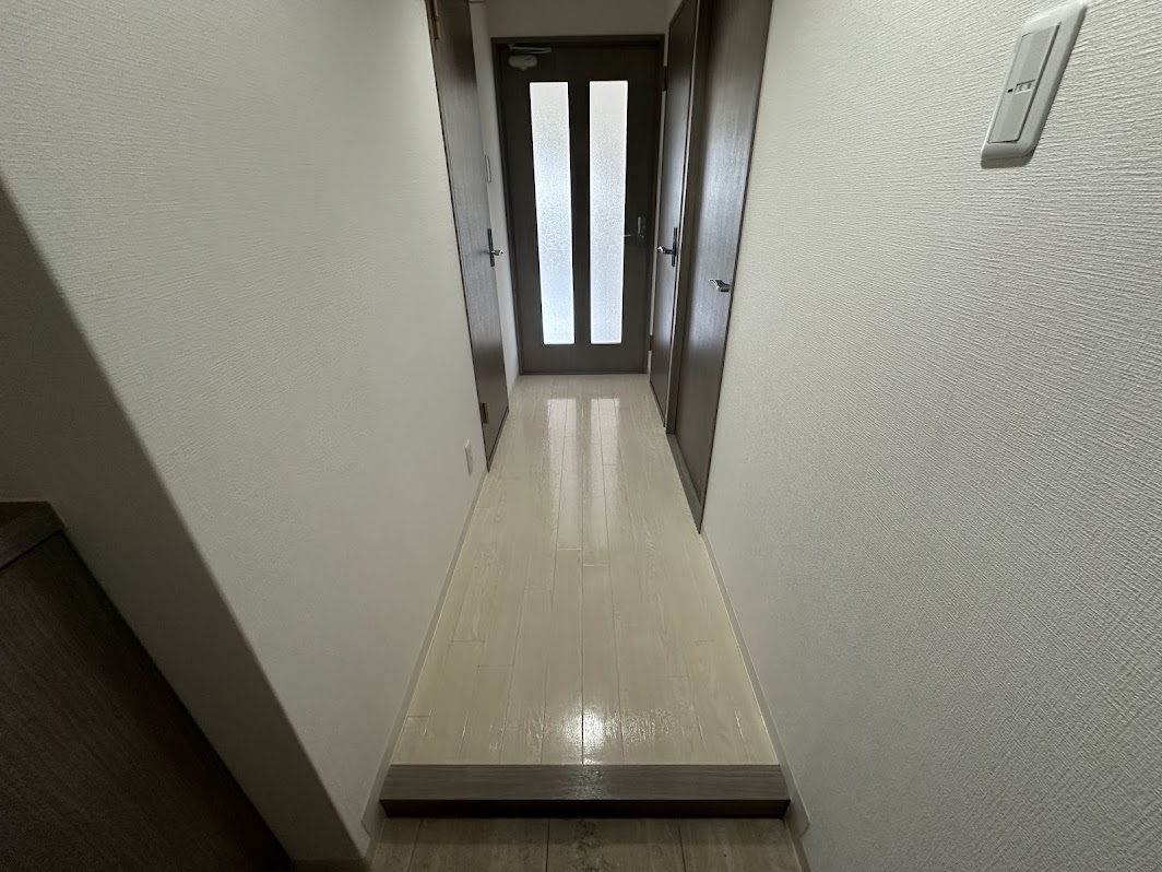 玄関　※同建物の別のお部屋の写真です。
