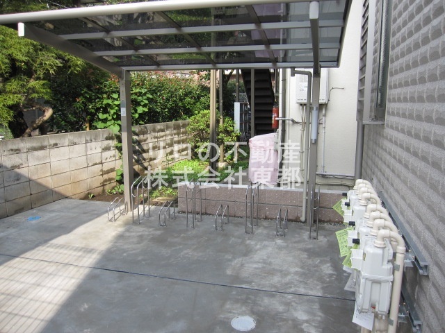 その他共有部分　雨の日でも安心☆屋根付の駐輪場です☆
