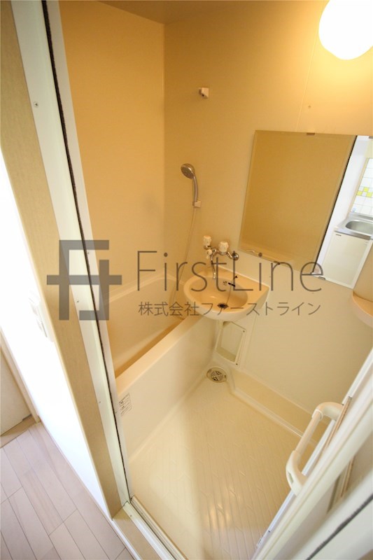 地下鉄七隈線 渡辺通駅 徒歩7分 15階建 築23年の風呂写真
