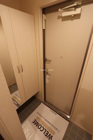 玄関　※写真は別号室