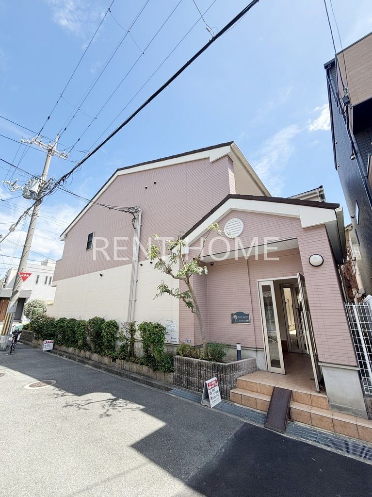 建物外観　鉄骨造２階建て