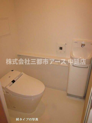 トイレ　※別部屋の参考写真になります。