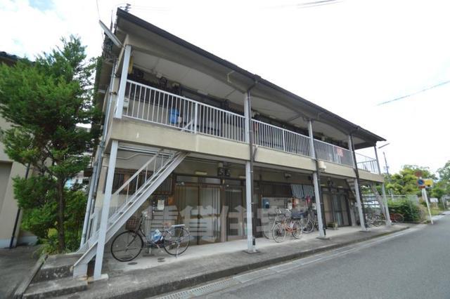 茨木市玉水町のアパートの建物外観