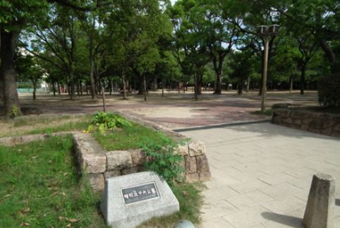 【大阪市阿倍野区北畠のアパートの公園】