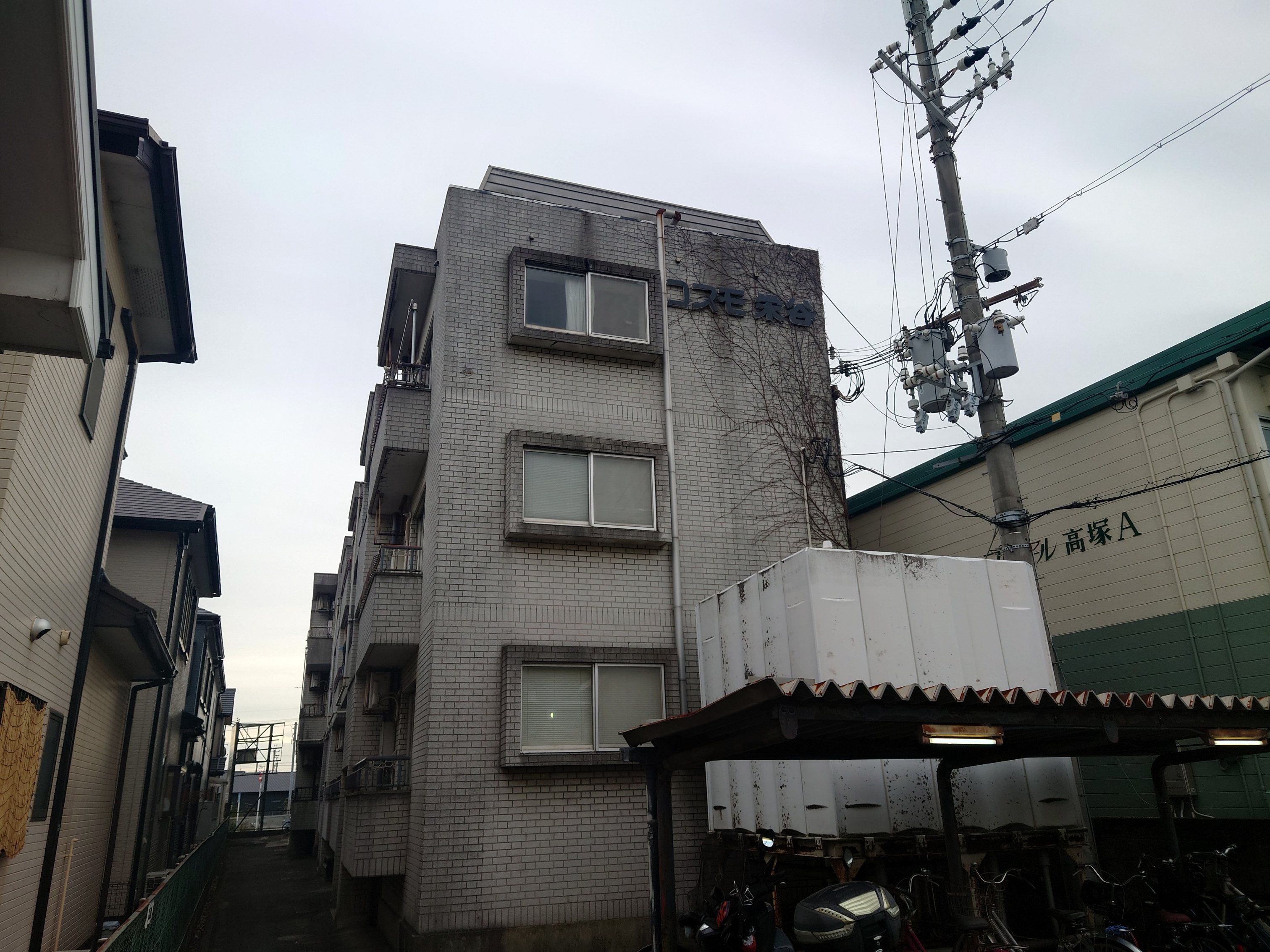 和歌山市栄谷のマンションの建物外観
