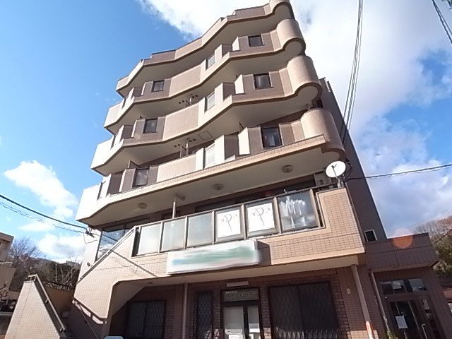 奈良市帝塚山のマンションの建物外観