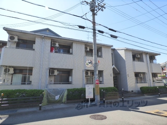 向日市鶏冠井町のマンションの建物外観