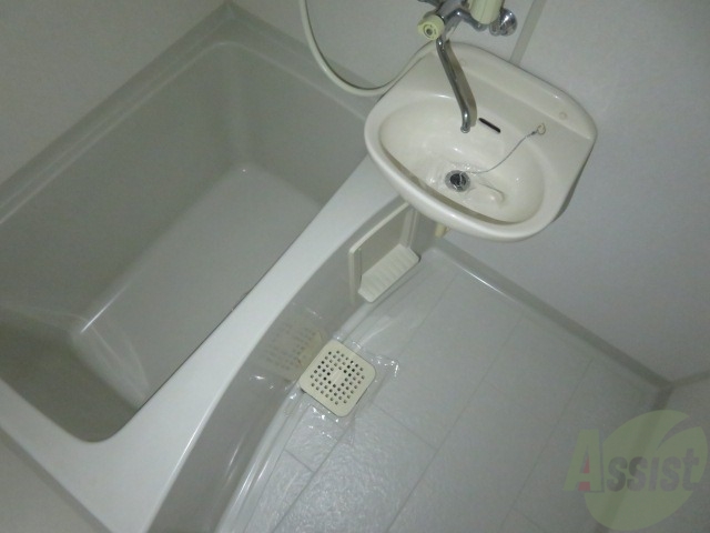 バス・シャワールーム　浴室は綺麗でゆったりとお過ごしいただけます。