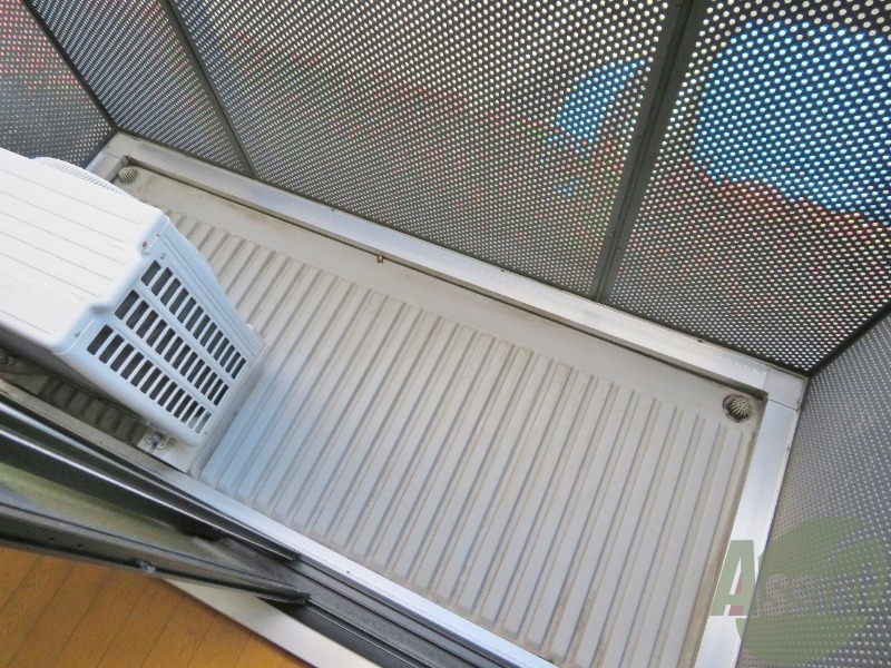 バルコニー　ベランダはよく日が当たり気持ちの良い空間です。