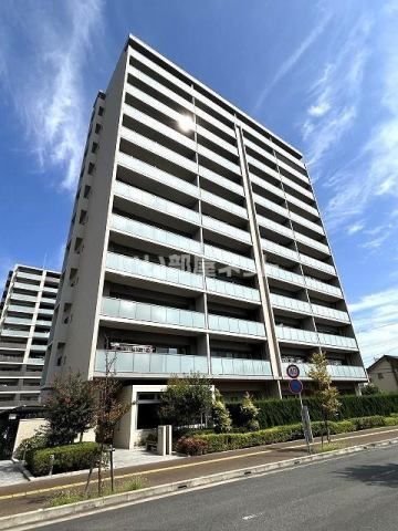 ひたちなか市石川町のマンションの建物外観