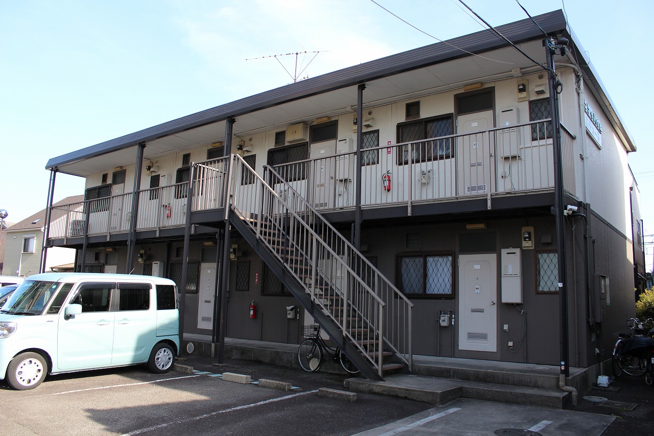 あま市木田のアパートの建物外観