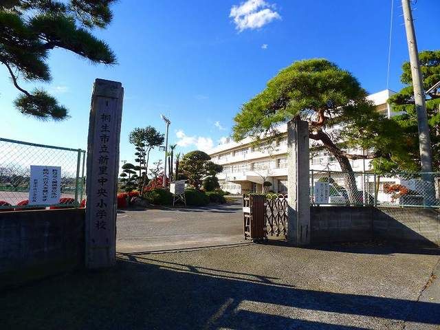 【桐生市新里町山上のアパートの小学校】