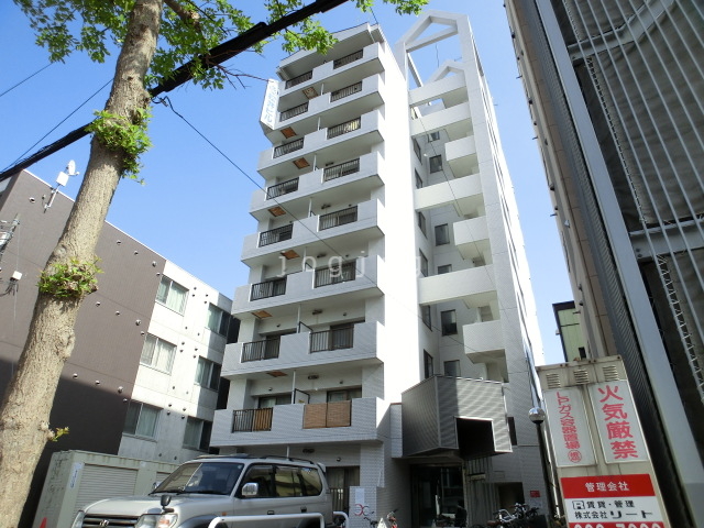 札幌市北区北二十三条西のマンションの建物外観