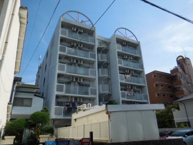 【尼崎市塚口町のマンションの建物外観】