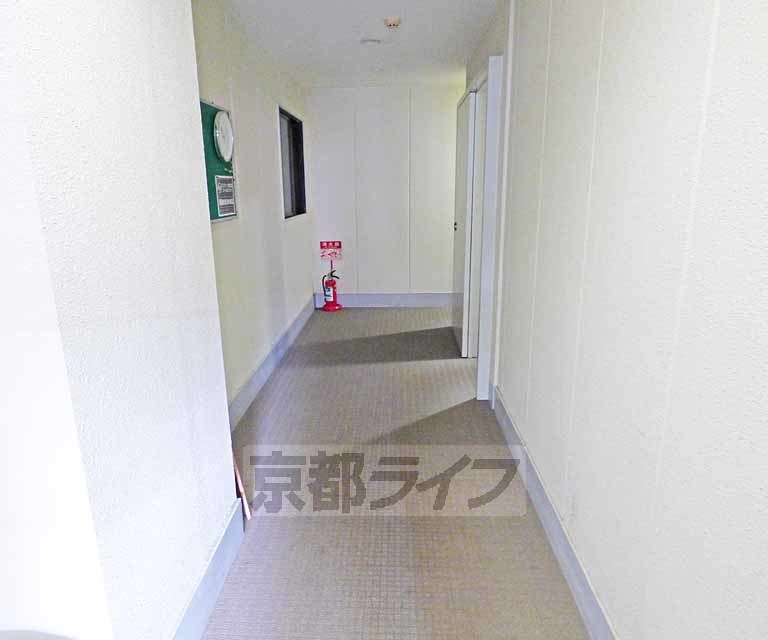 【京都市上京区中猪熊町のマンションのエントランス】