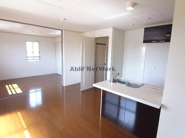 居室・リビング　※同型参考写真