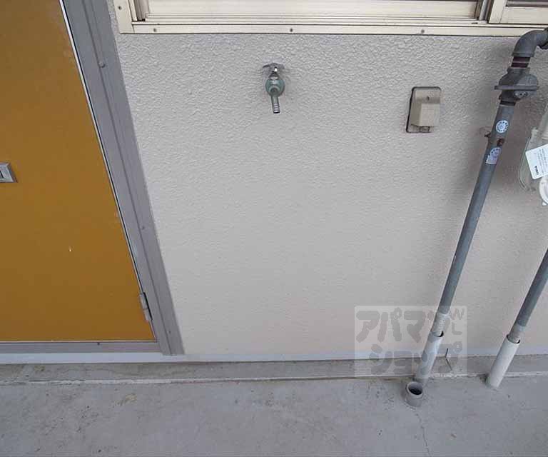 その他設備　ご自身専用の洗濯機を廊下の共用部分に設置することが出来ます