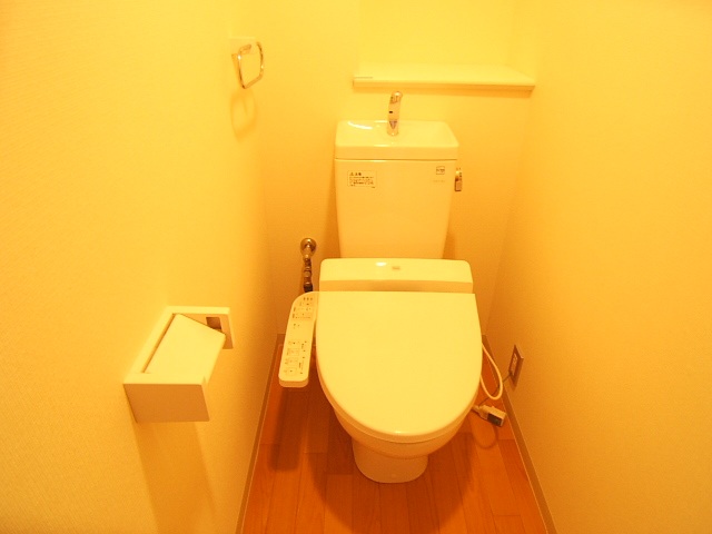 トイレ　ウォシュレット付き