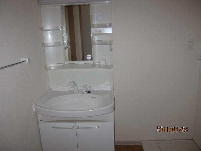 洗面設備　こちらの反転タイプになります