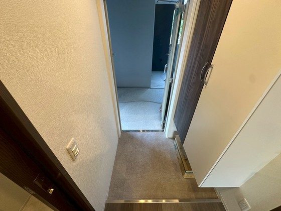 玄関　※別部屋の写真です。