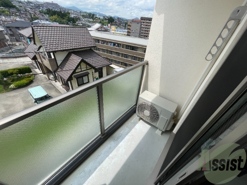 バルコニー　こちらのバルコニーで、洗濯物干しはバッチリですね。