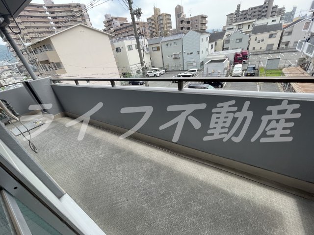 バルコニー　陽当たり良好なバルコニーです