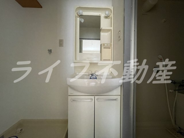 洗面設備　独立洗面台あり、毎朝おしゃれに忙しい女性の方におすすめです