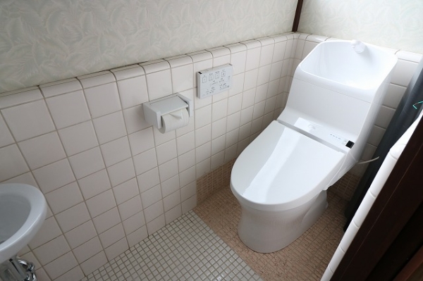 トイレ　1Fウォシュレット完備。暖房便座なので寒い冬でも心地よく座れ