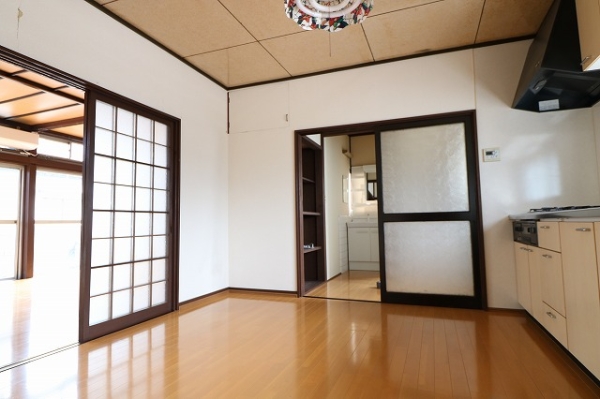 その他共有部分　ダイニングテーブルも置くことができます。