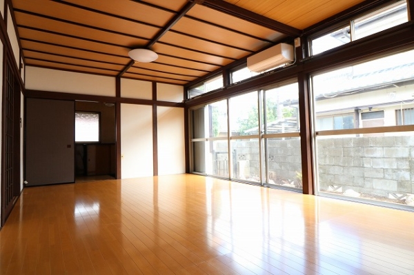 居室・リビング　１４帖のリビングで開放的です。