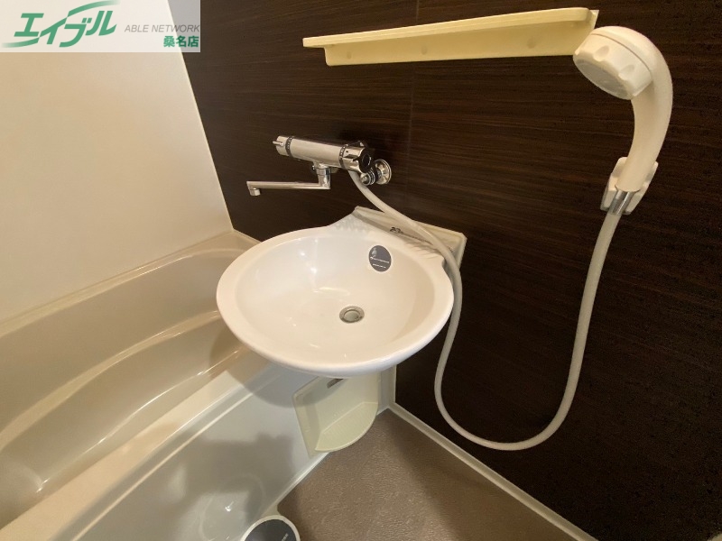 洗面設備　プロジェクター付照明器具設置済み